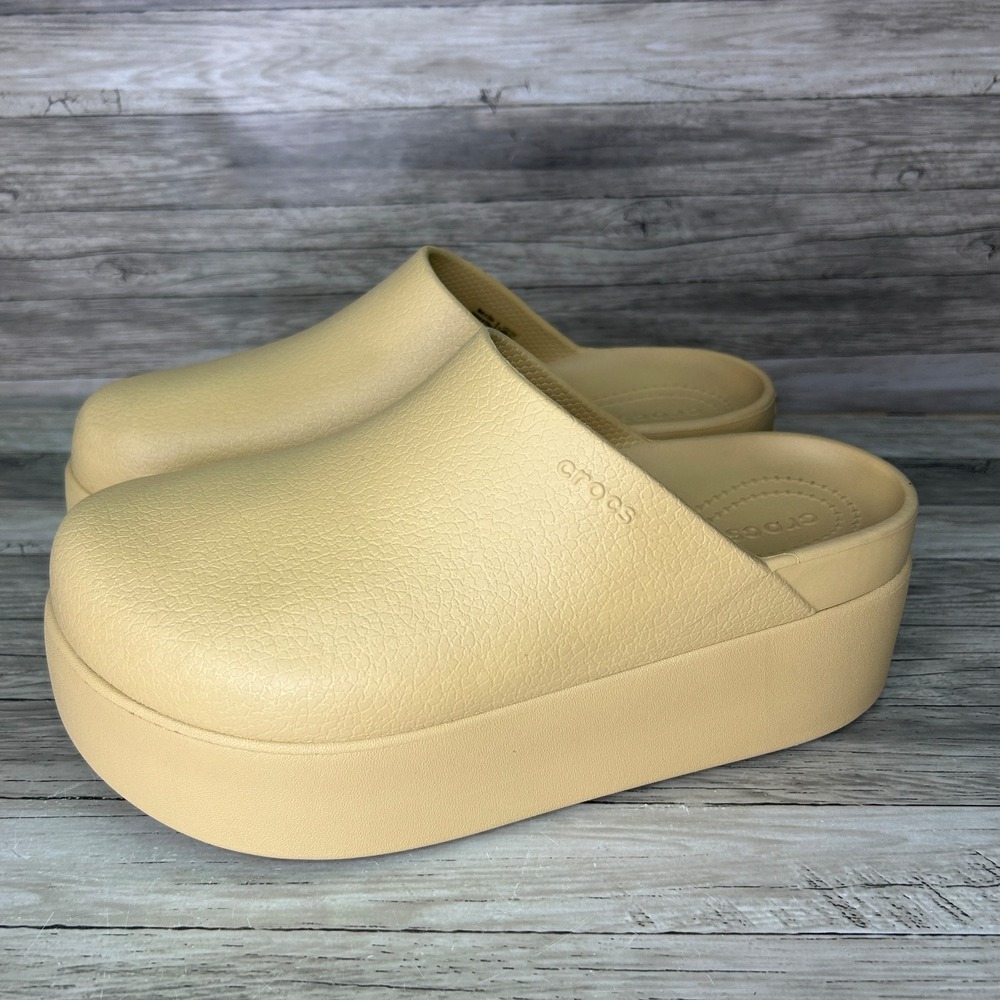Crocs Dylan Platform Clog Wheat Womens W9 Beige Tan